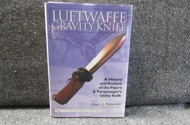 LUFTWAFFE GRAVITY KNIFE-HISTORY-FLYERS-PARATROOPER'S REFERENCE BOOK-img-0