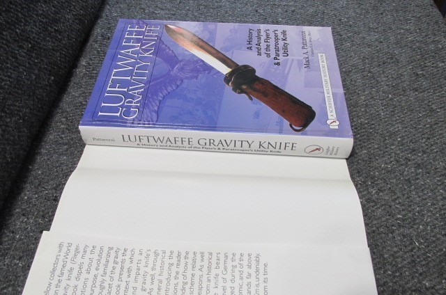 LUFTWAFFE GRAVITY KNIFE-HISTORY-FLYERS-PARATROOPER'S REFERENCE BOOK-img-2