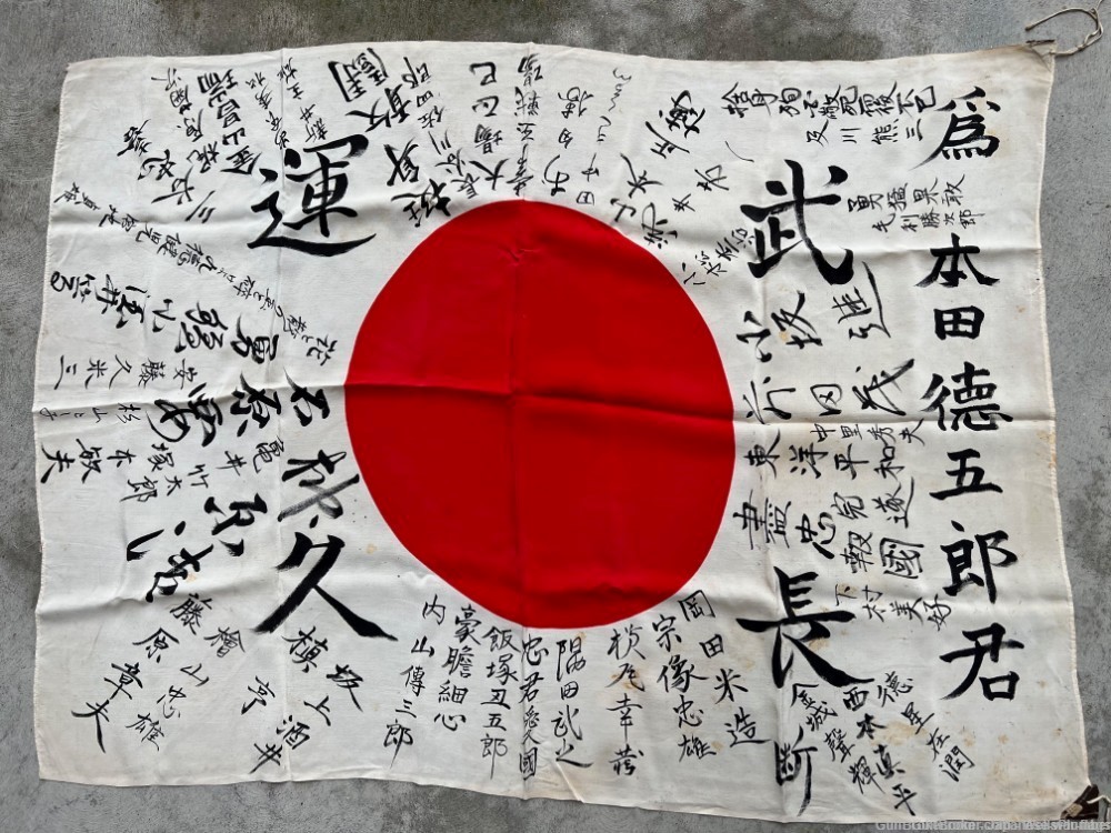 JAPANESE WWII SOLDER SIGNED MEATBALL SILK FLAG WITH TIE STRINGS-img-0