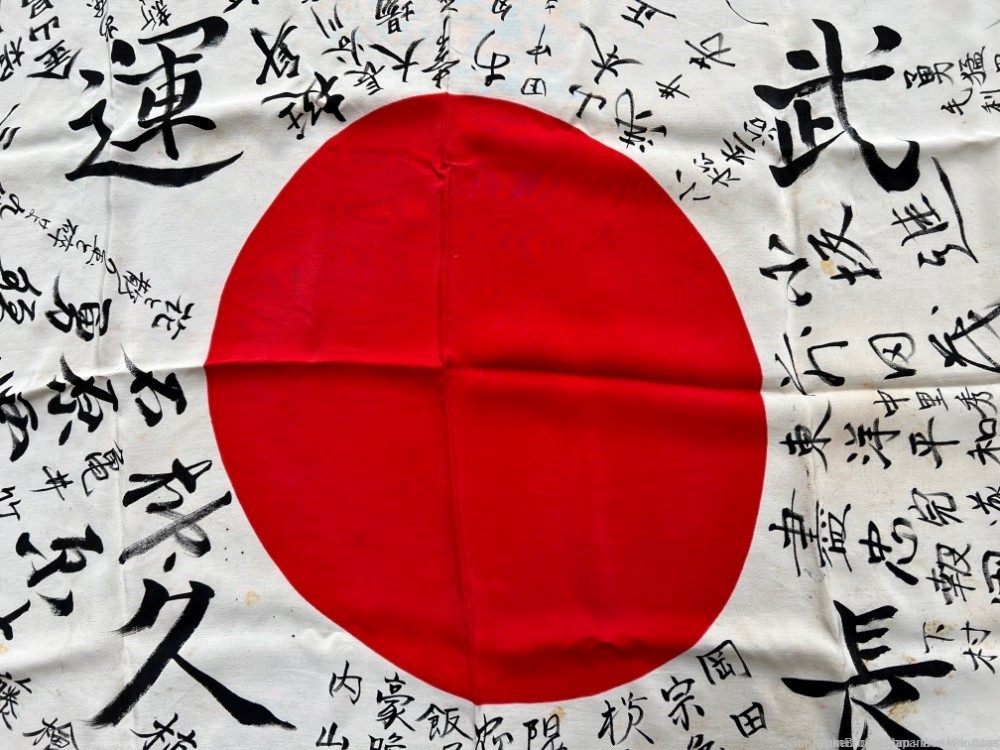 JAPANESE WWII SOLDER SIGNED MEATBALL SILK FLAG WITH TIE STRINGS-img-1