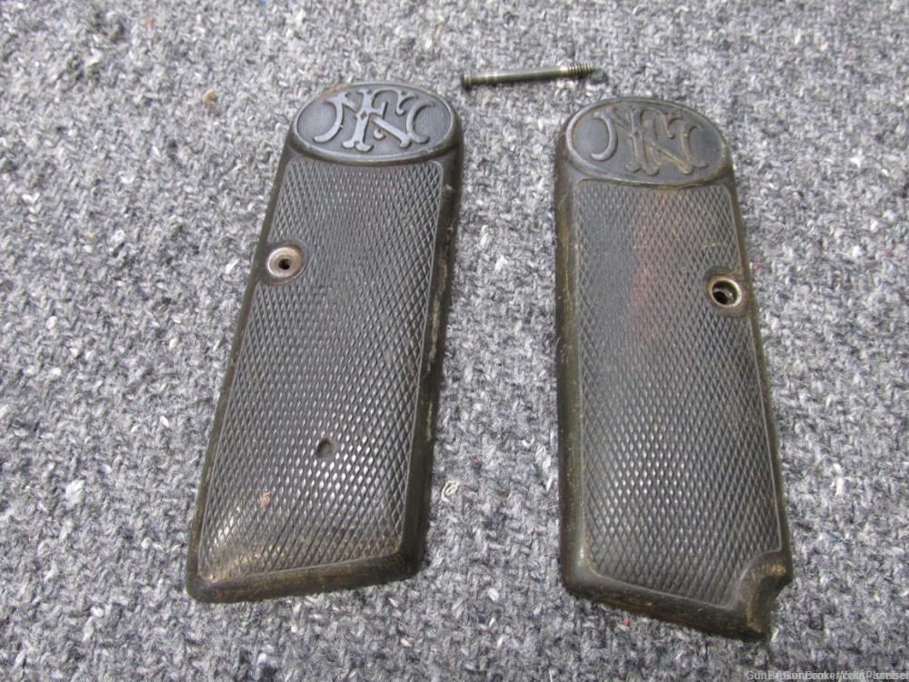 FN BROWNING 1922 ORIGINAL GRIPS WITH SCREW-img-0