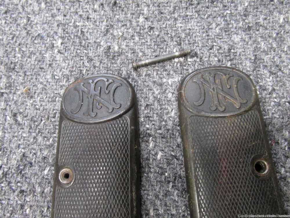 FN BROWNING 1922 ORIGINAL GRIPS WITH SCREW-img-1