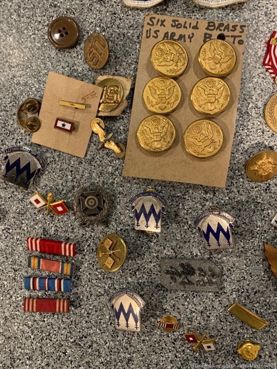 WW2 US WWII Pins, Patches, Insignia -img-1
