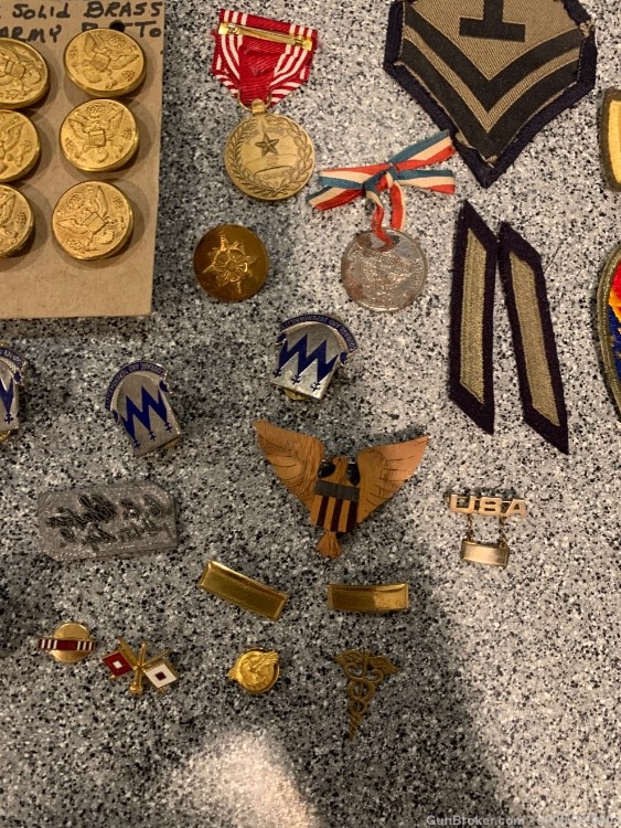 WW2 US WWII Pins, Patches, Insignia -img-5