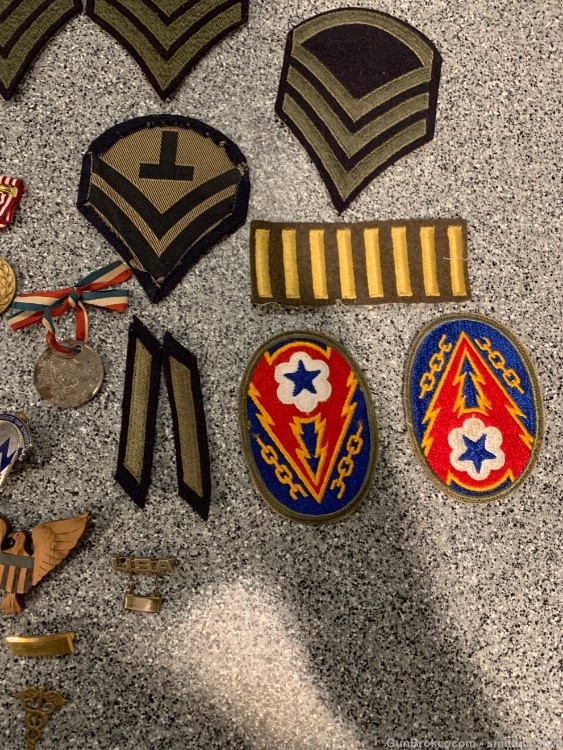 WW2 US WWII Pins, Patches, Insignia -img-4