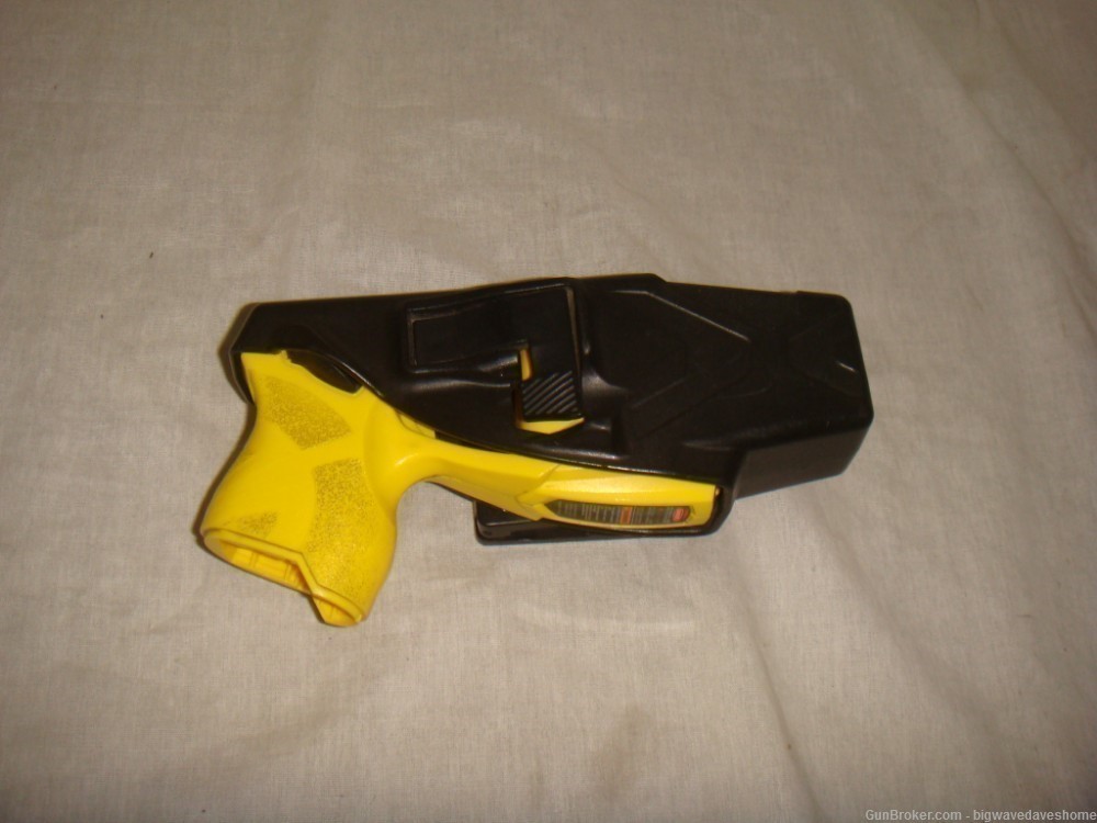 TASER X26P YELLOW WITH BLACKHAWK RH HOLSTER USED/TESTED FULLY FUNCTIONAL-img-6