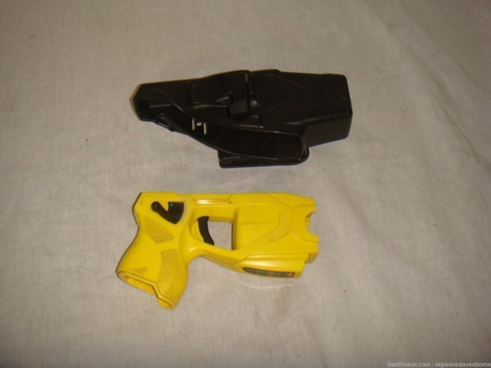 TASER X26P YELLOW WITH BLACKHAWK RH HOLSTER USED/TESTED FULLY FUNCTIONAL-img-0