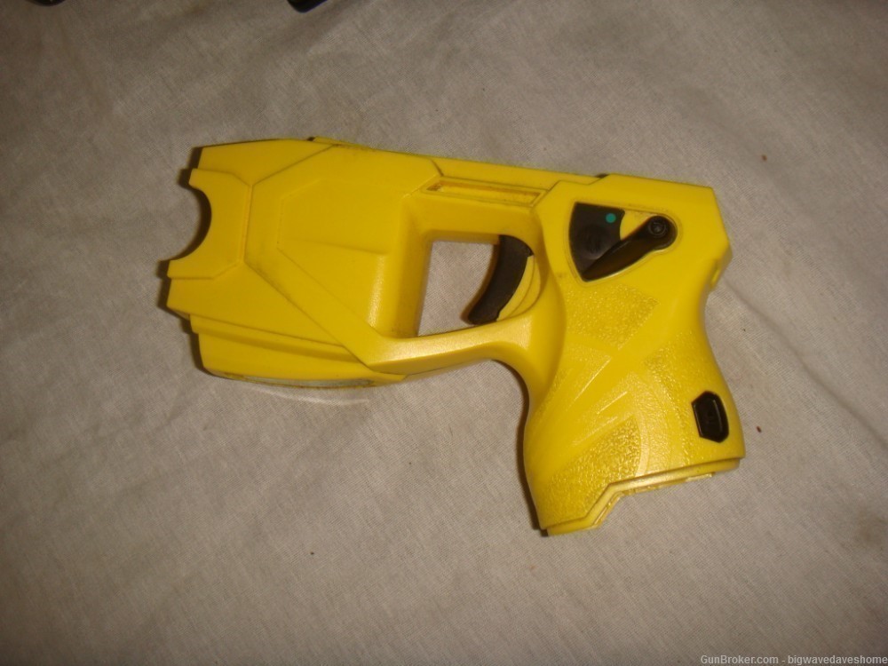 TASER X26P YELLOW WITH BLACKHAWK RH HOLSTER USED/TESTED FULLY FUNCTIONAL-img-1