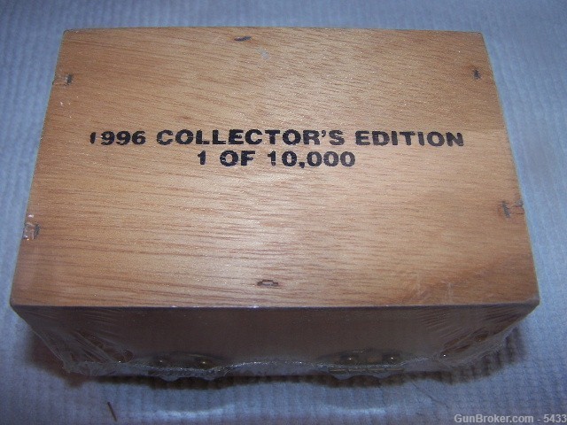 Winchester  Limited edition  Wood Ammo Box 300-22 LR.-img-1