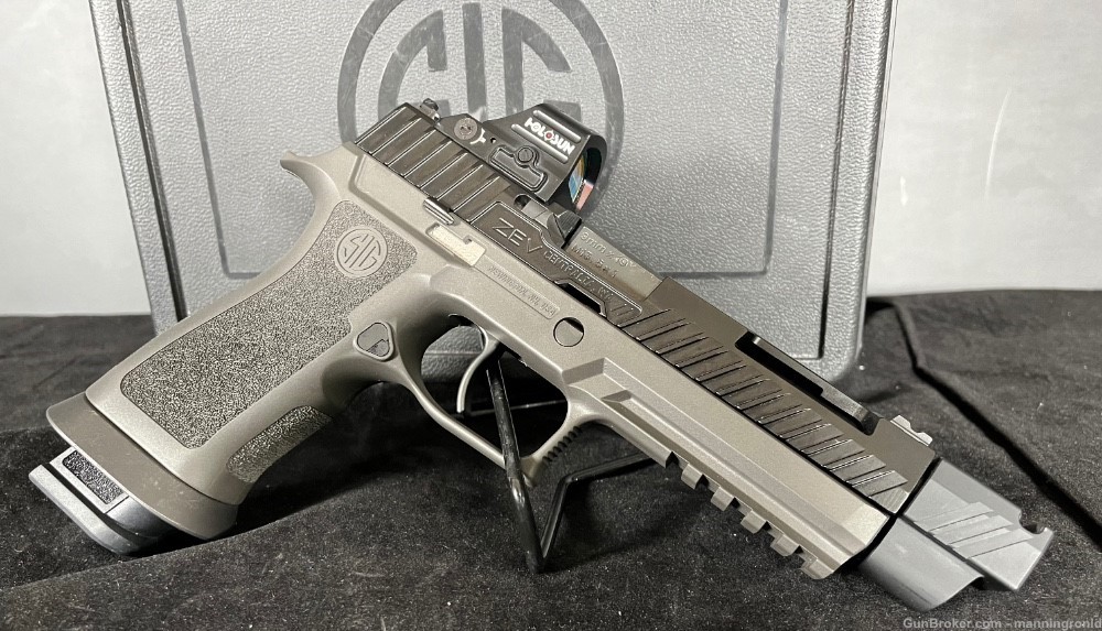 SIG SAUER P320 9MM WITH RED DOT AND MAGAZINES HOLOSUN-img-1