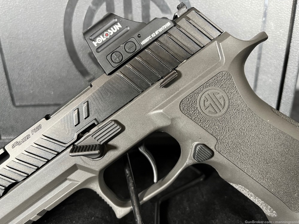 SIG SAUER P320 9MM WITH RED DOT AND MAGAZINES HOLOSUN-img-7