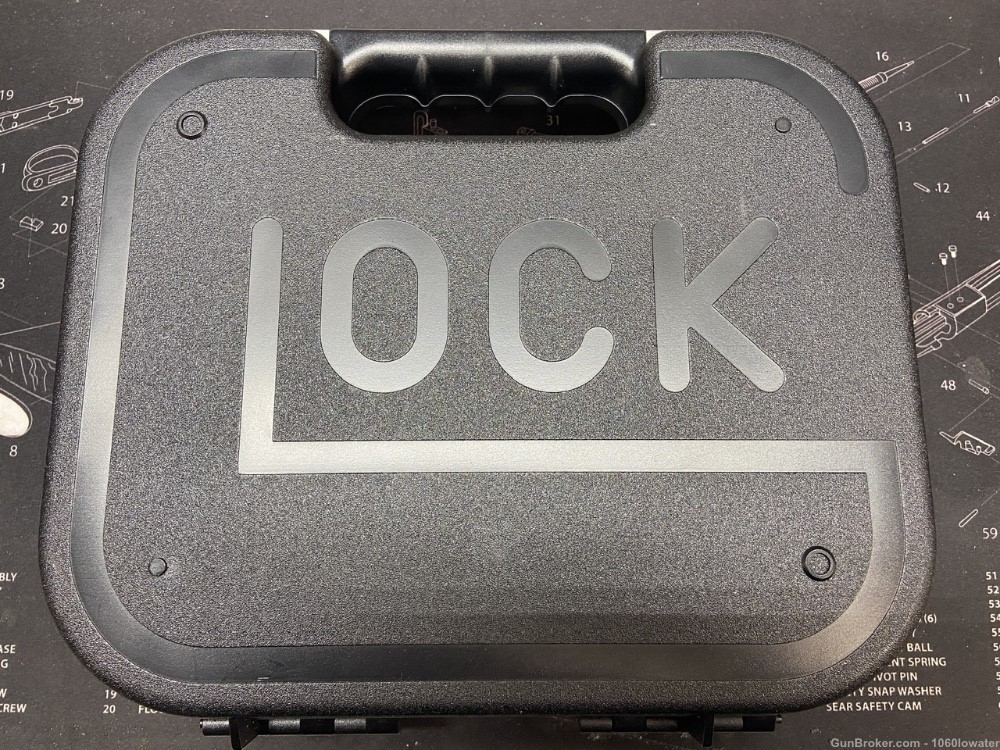 Glock Factory Pistol Box With Accessories -img-0