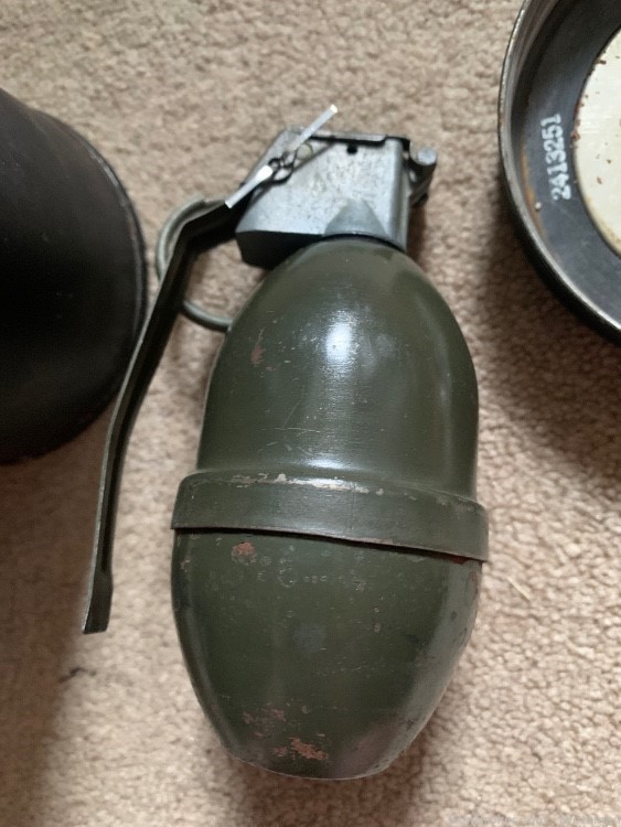 Rare Illumination Mk 1 Hand Grenade with Original Container - Inert-img-2