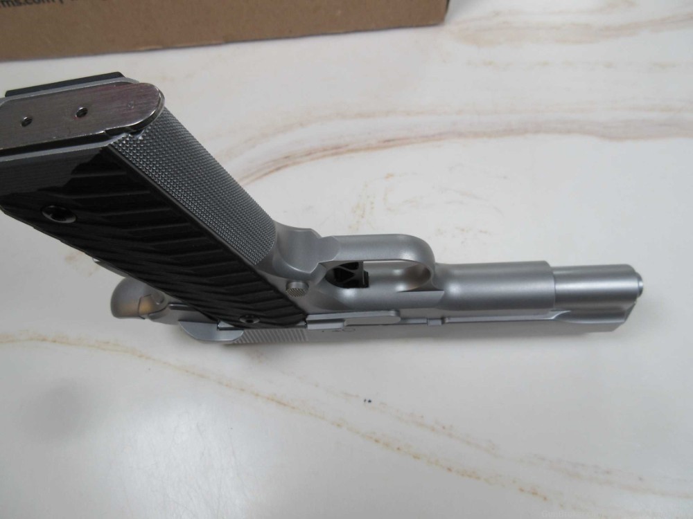 Dan Wesson Valor V-Bob .45ACP 4.25" stainless 2-8rd mags 1911 commander-img-8
