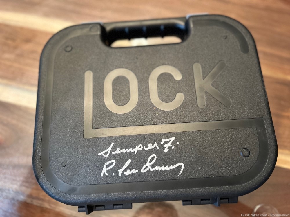 (Ultra rare) Glock 17L gen3  with R. Lee Ermey  signature!-img-0