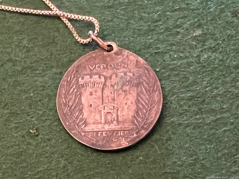 WWI 1916 FRENCH BATTLE OF VERDUN MEDAL WITH STERLING SILVER CHAIN-img-3