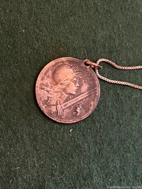 WWI 1916 FRENCH BATTLE OF VERDUN MEDAL WITH STERLING SILVER CHAIN-img-6