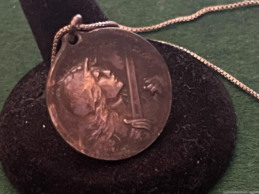 WWI 1916 FRENCH BATTLE OF VERDUN MEDAL WITH STERLING SILVER CHAIN-img-1