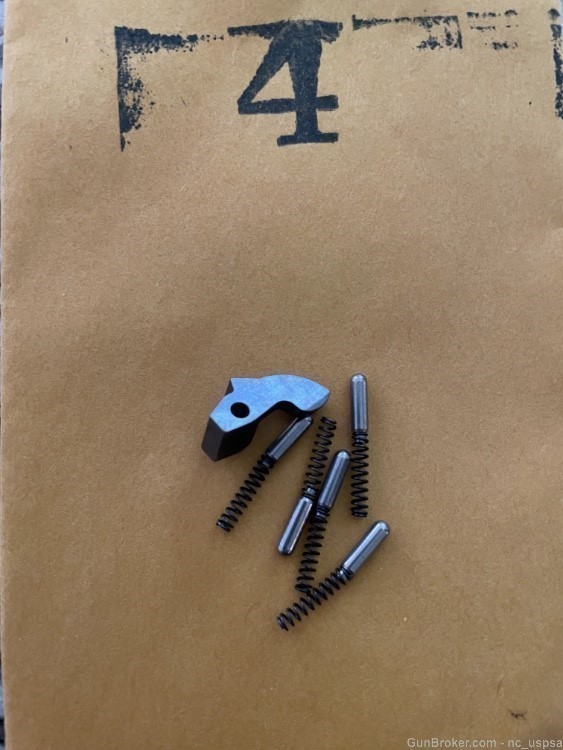 Ruger GP100 Cylinder Latch, springs and plungers (Factory)-img-0
