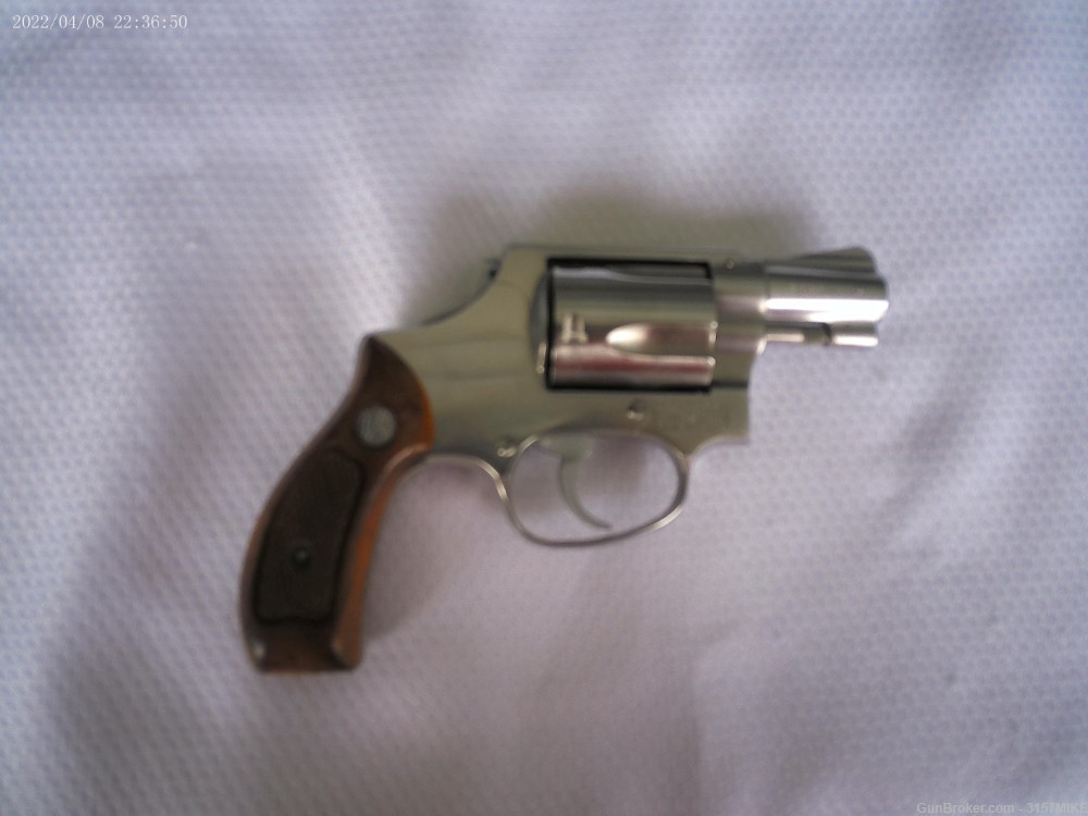 Smith & Wesson Model 60(no dash) Chiefs Special Stainless, .38 SPL, 2" Brl-img-1