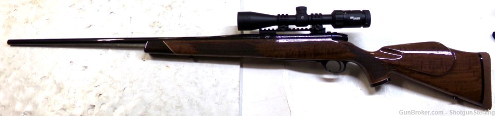 Used Weatherby Mark V Deluxe Rifle in 6.5-300 Wby with 26 in barrel-img-0