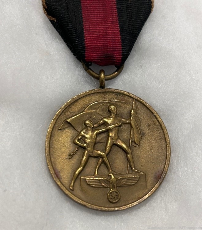 Vintage Original WW2 German 1 Oktober 1938 Sudetenland Commemorative Medal -img-1