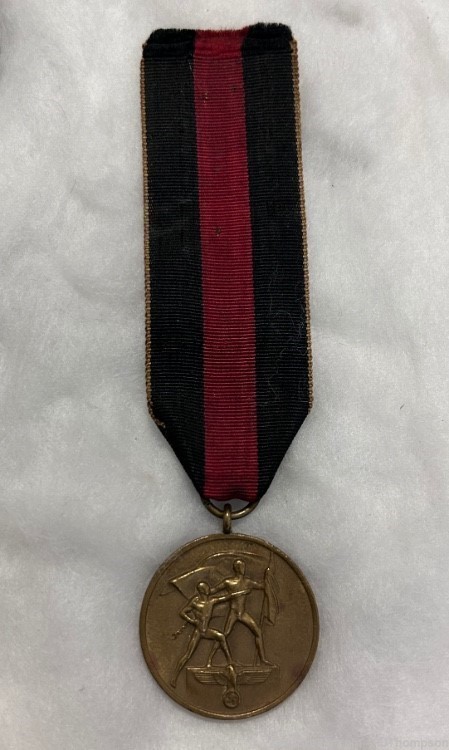 Vintage Original WW2 German 1 Oktober 1938 Sudetenland Commemorative Medal -img-0