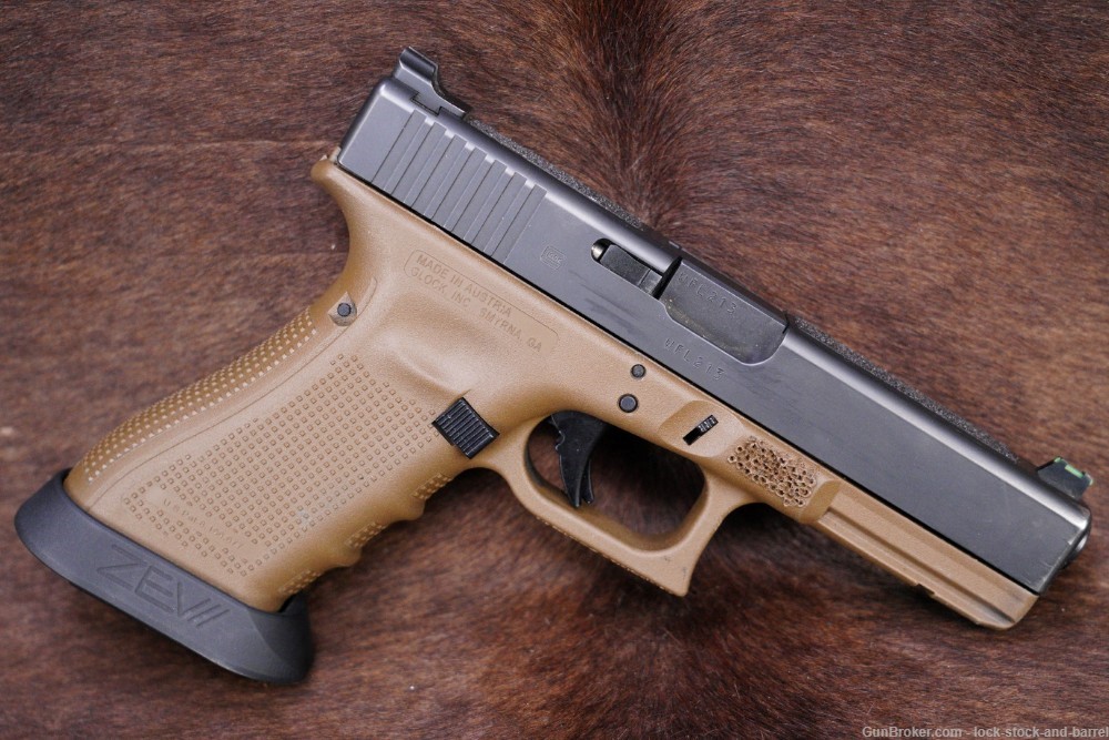 Pair of Glock 17 G17 Gen 4 9mm 4.49” Striker Fired Semi Auto Pistol, Modern-img-3