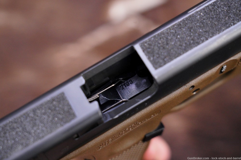 Pair of Glock 17 G17 Gen 4 9mm 4.49” Striker Fired Semi Auto Pistol, Modern-img-16