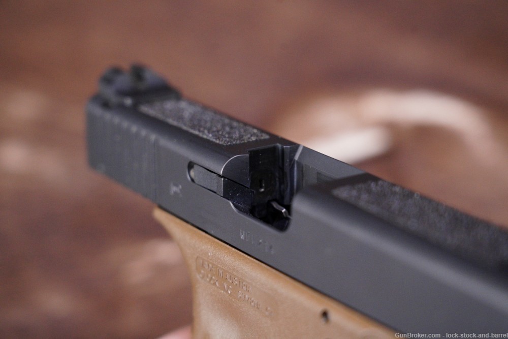 Pair of Glock 17 G17 Gen 4 9mm 4.49” Striker Fired Semi Auto Pistol, Modern-img-34
