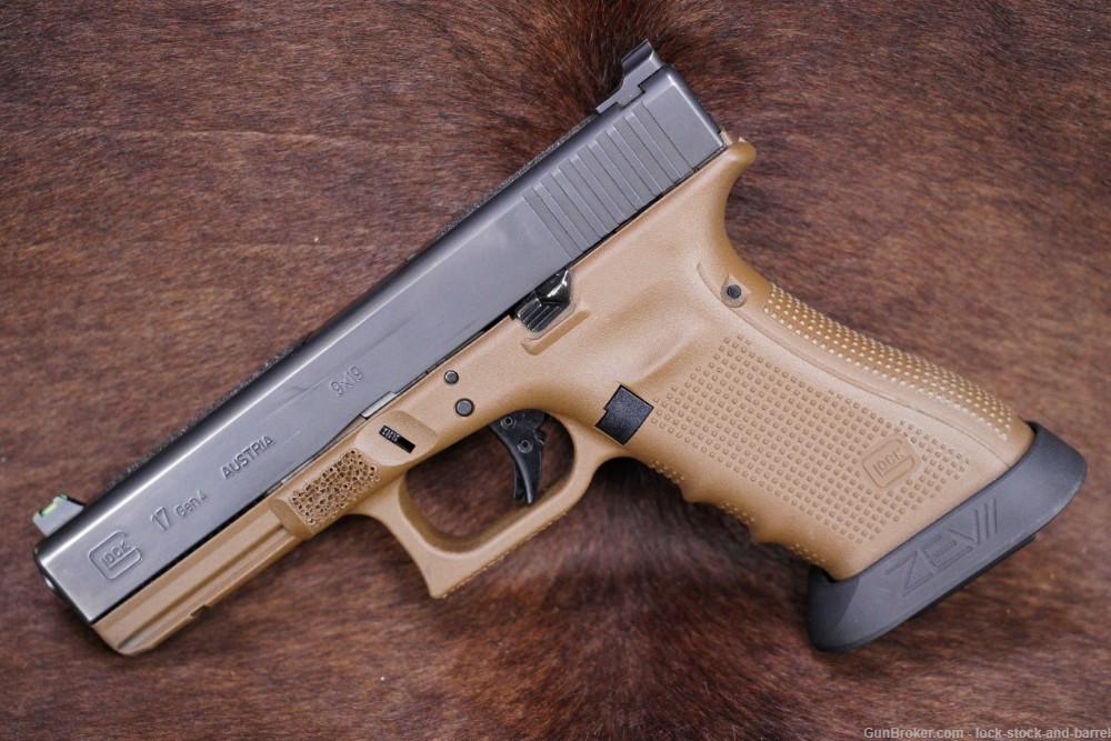 Pair of Glock 17 G17 Gen 4 9mm 4.49” Striker Fired Semi Auto Pistol, Modern-img-4