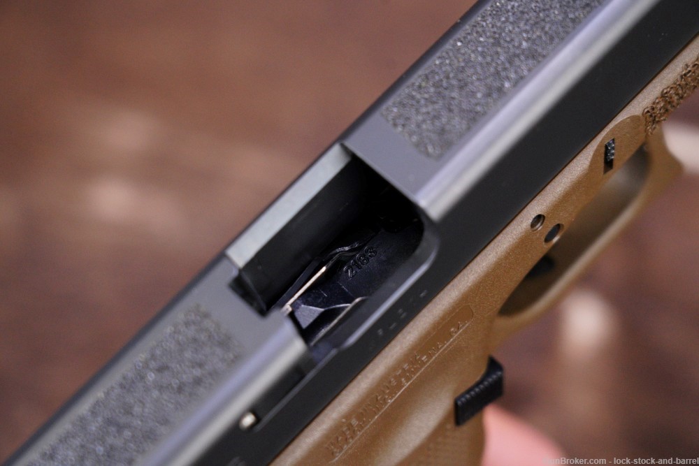 Pair of Glock 17 G17 Gen 4 9mm 4.49” Striker Fired Semi Auto Pistol, Modern-img-35