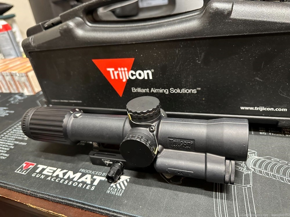 TRIJICON VCOG 1-8x28 riflescope-img-0
