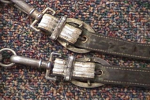 GERMAN WWII ARMY OFFICERS DAGGER WITH SCABBARD & HANGERS (NICE)-img-6