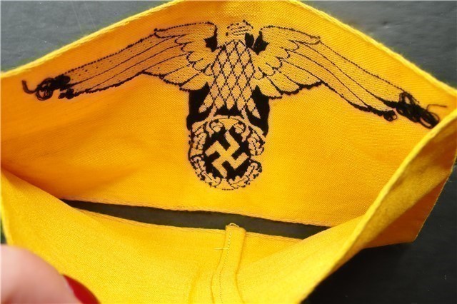 GERMAN WWII NON-MEMBER OF THE ARMED FORCES ARMBAND PRE-1945-img-1
