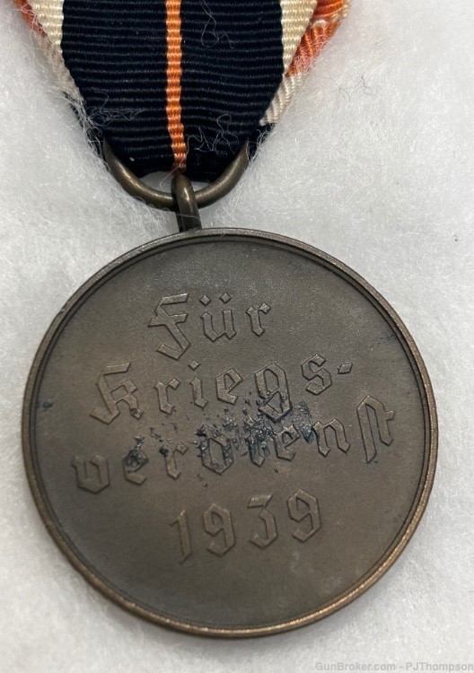 Vintage Original WW2 German 1939 War Merit Medal -img-3