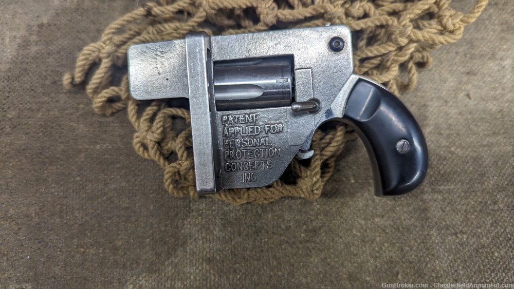 Freedom Arms Belt-Buckle 22LR Mini-revolver w/orig case-img-1