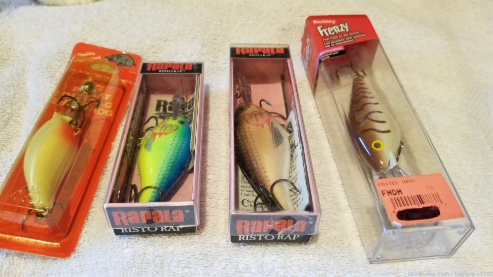 4 piece assorted fishing lures.-img-0