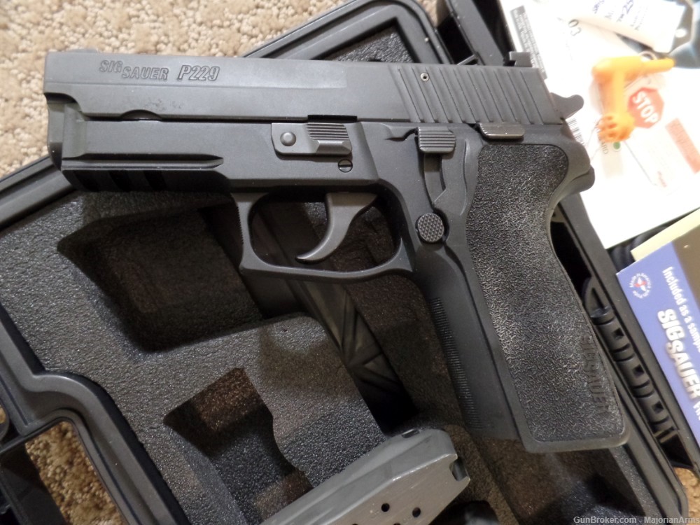 Sig Sauer P229 9mm Trijicon Night Sights P-229 +2 MAGS & ORIG CASE-img-6