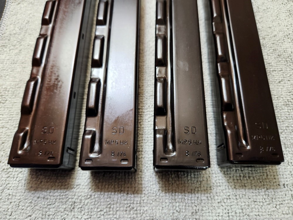 4x Matching MP5 SD 8/76 Date Code Straight Mags-img-8