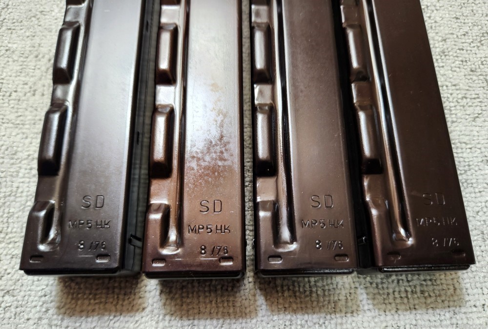 4x Matching MP5 SD 8/76 Date Code Straight Mags-img-0