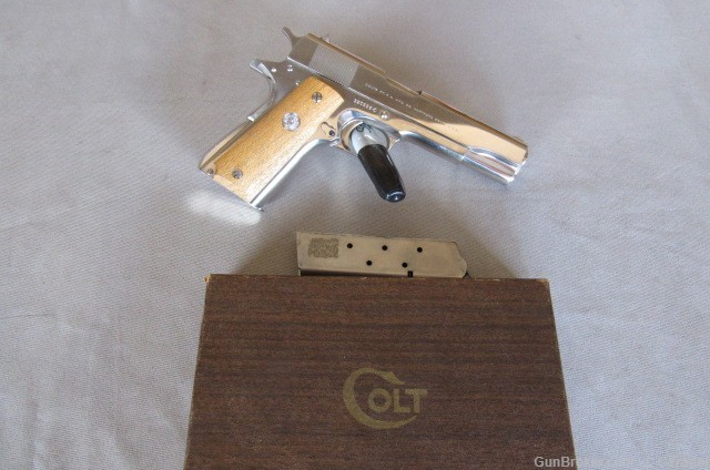 Colt 1911A1 45ACP 1968 Nickel like new w/orig box and extra mag-img-5