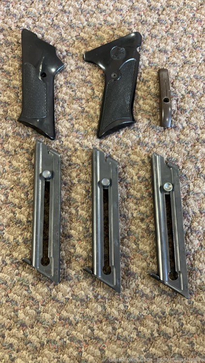 Colt Woodsman 3rd Series | .22 LR | 3 Extra Mags | Box | Extra Grips |Etc-img-8