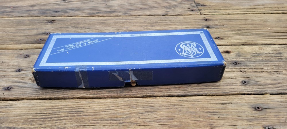 Original Smith and Wesson K-22 Masterpiece Model 17 Box-img-1