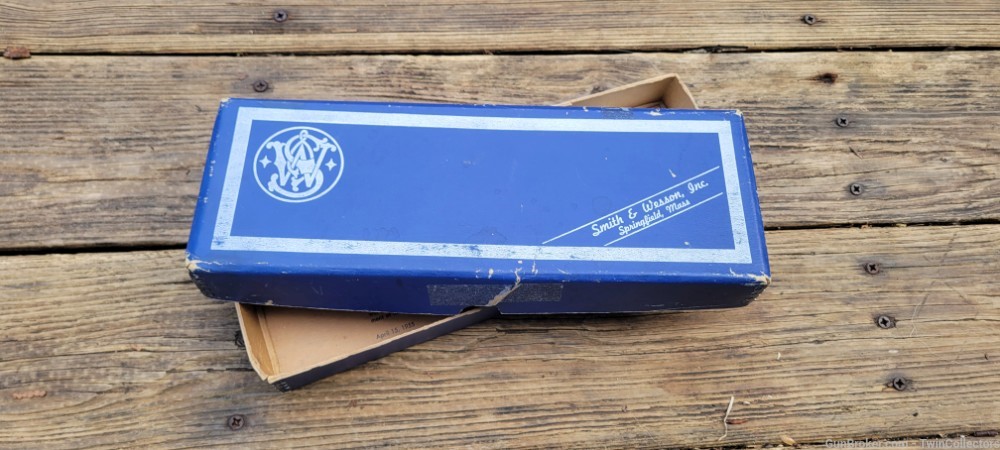 Original Smith and Wesson K-22 Masterpiece Model 17 Box-img-0