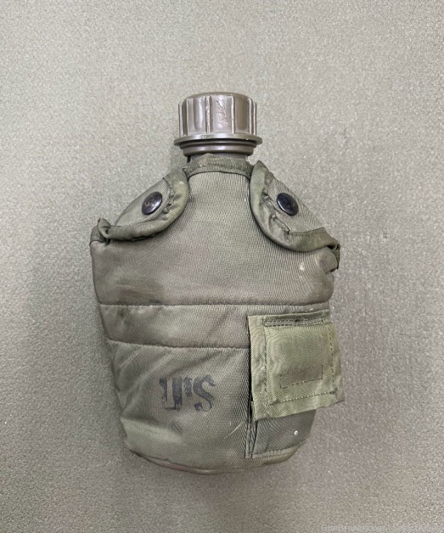 Canteen USGI Green Military Surplus w/ Fur Cover Insulated - Collectable-img-0