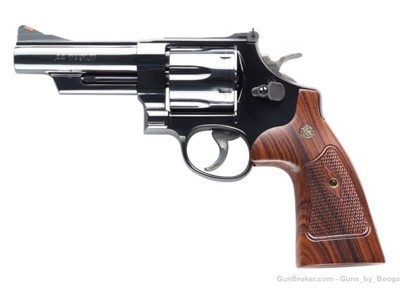  SMITH & WESSON MODEL 29 CLASSIC 44 MAGNUM / 44 SPECIAL, 4", 6 ROUND, BL/WD
