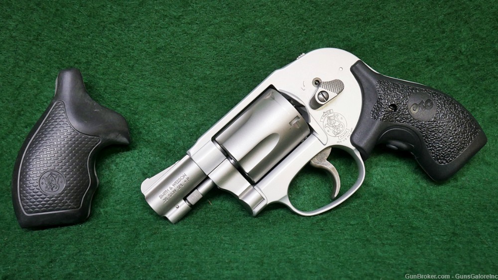 S&W 638 with Crimson Trace Grips 38spl USED-img-4