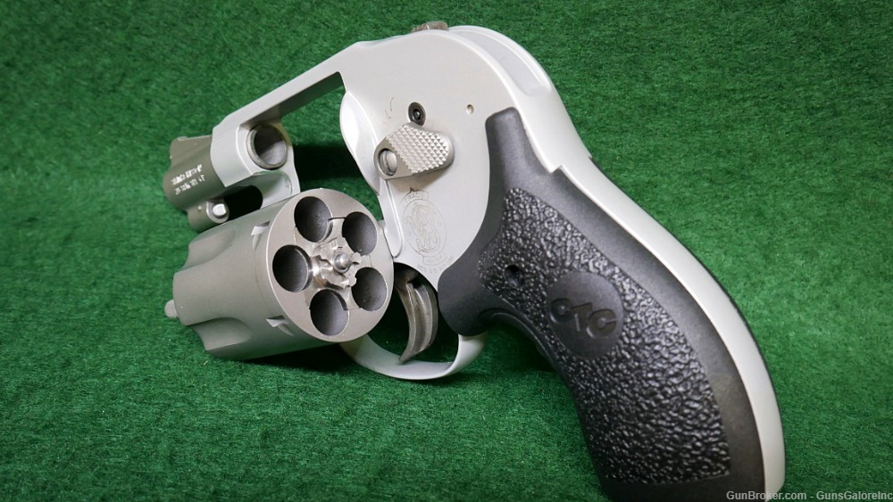 S&W 638 with Crimson Trace Grips 38spl USED-img-3