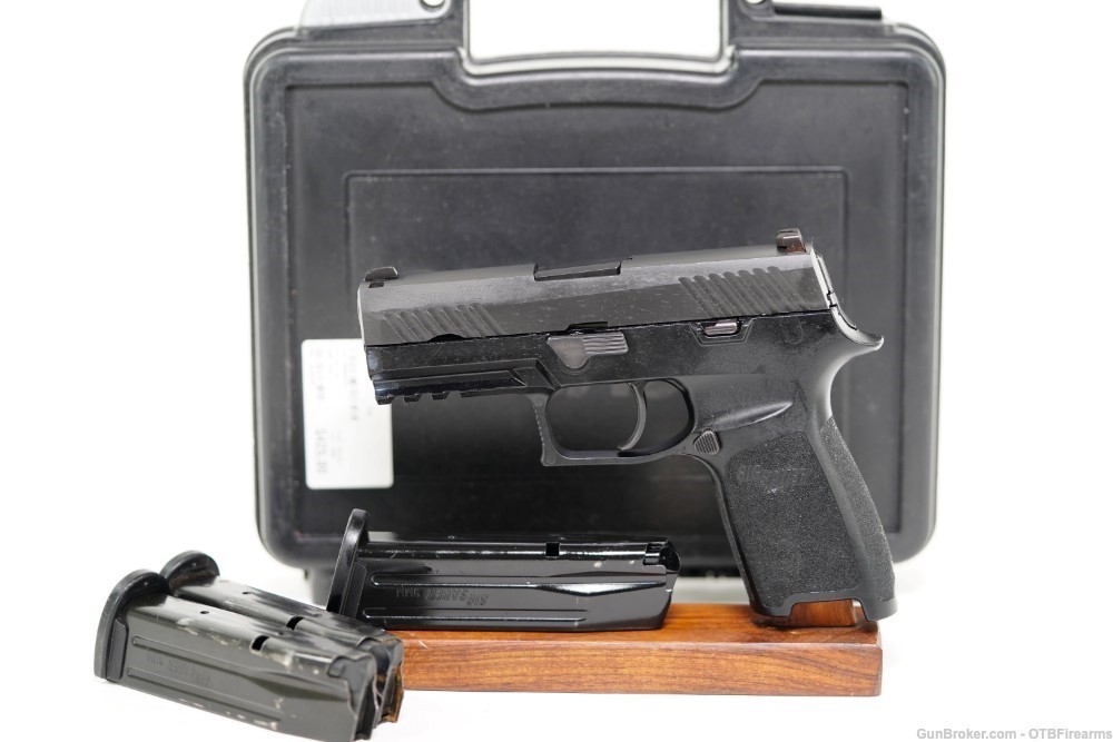 Sig Sauer P320 9mm with factory box and 3 mags -img-0